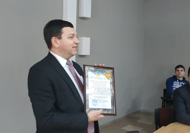 Ректор професор Богдан Богданович Буяк вітає волонтерів-істориків